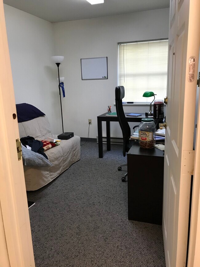 Building Photo - 875 Willard St