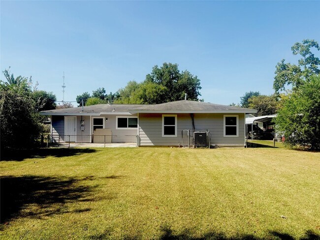 Building Photo - 225 Sarlee Dr