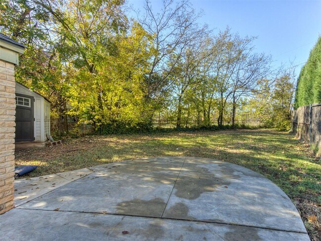 Building Photo - 2933 Cummings Dr