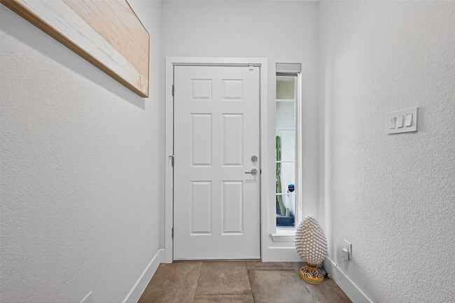 Building Photo - 10021 Hillside Bayou Dr