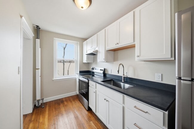 Building Photo - 41 Richardson Ave