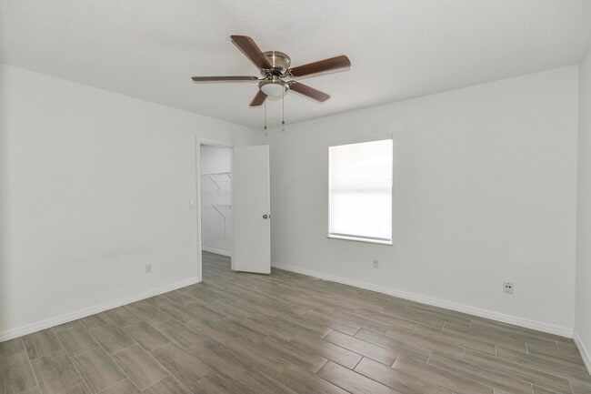 Building Photo - 1168 SE Clifton Ln