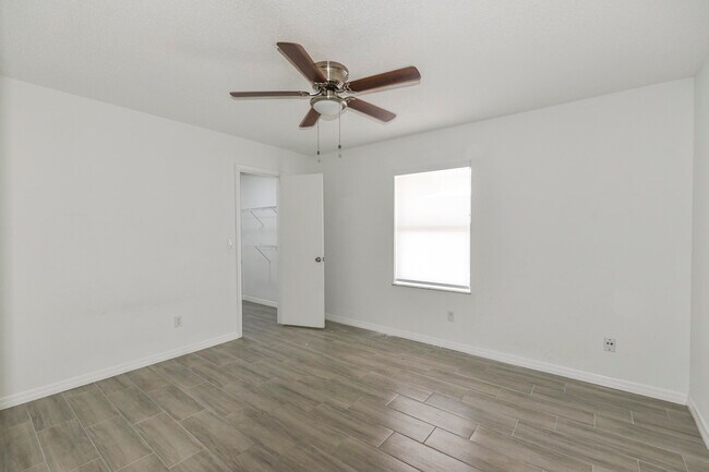 Building Photo - 1168 SE Clifton Ln