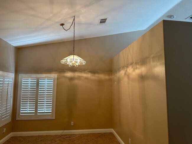 Building Photo - Henderson!!  Solar Panels!! Tankless Hot w...