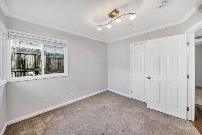 Building Photo - Welcome Home to the peaceful Shoreview Nei...