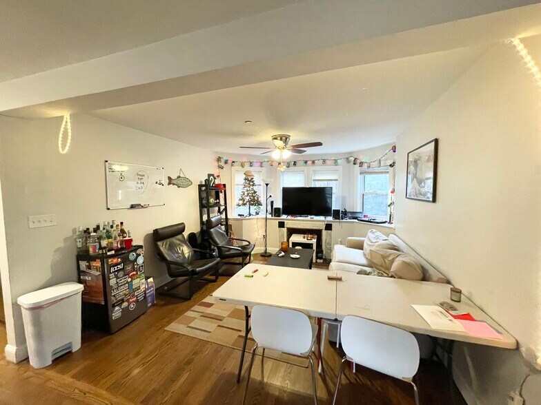 Building Photo - 800 Parker St