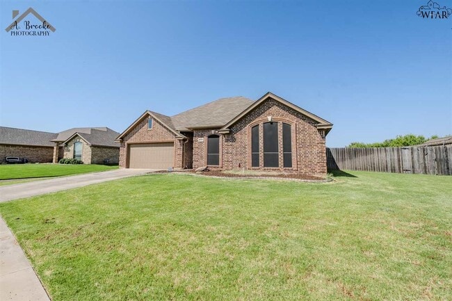 Building Photo - 4938 Spring Hill Dr