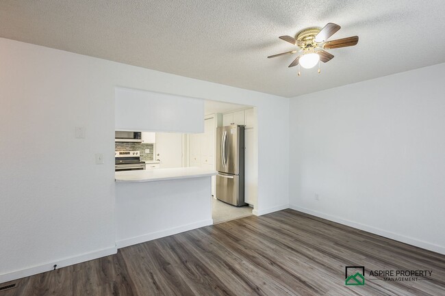 Building Photo - New Renovated 2 Bed 2 bath Townhome