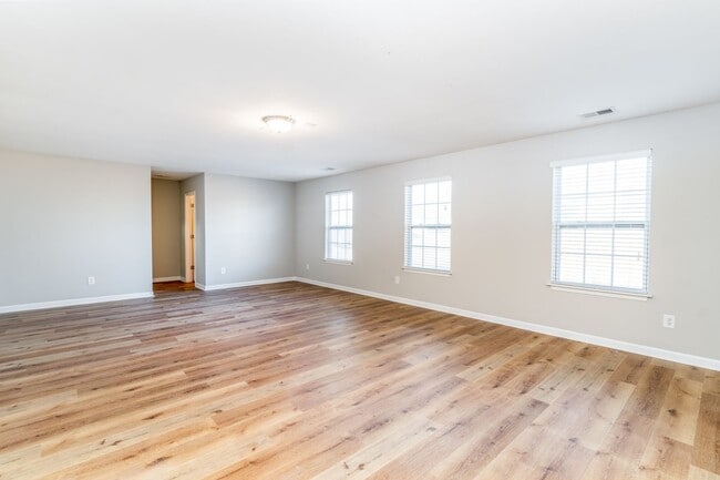 Building Photo - Spacious 5-Bed, 3.5-Bath Residence with 4,003 Sqft, Master on 1st Floor, Elegant Design, & Versat...