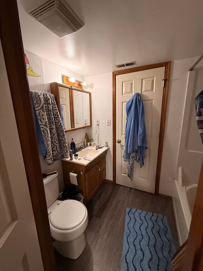 Building Photo - Beautiful home in York Neighborhood!