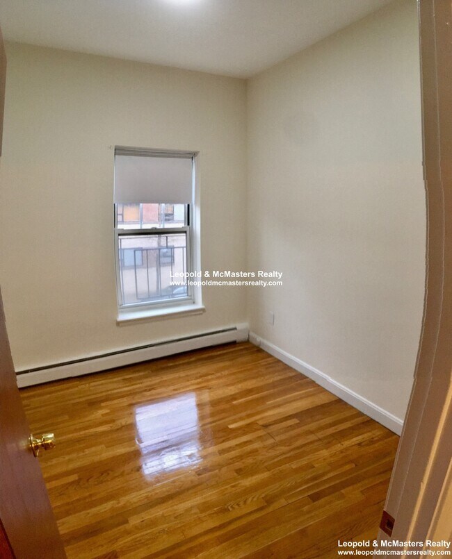 Building Photo - 180 N Beacon St