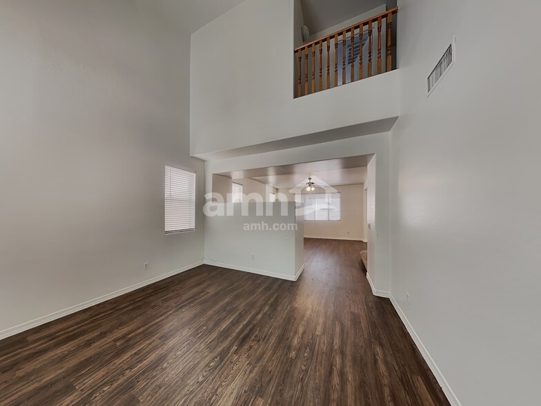 Building Photo - 17403 W Langer Ln