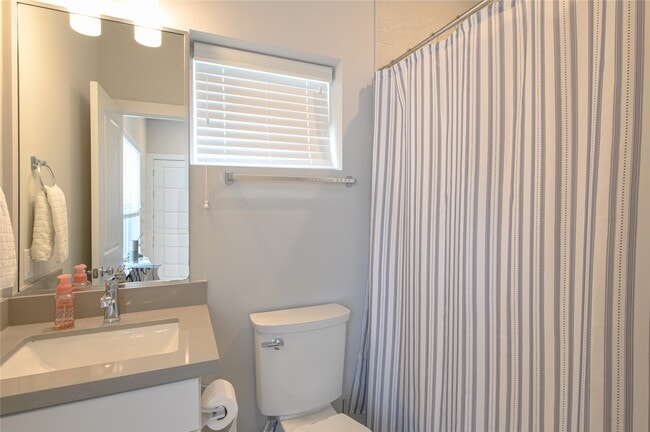 Building Photo - 1274 N Post Oak Rd