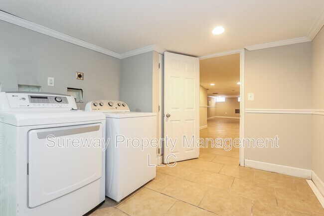 Building Photo - 2019 N Carlisle St