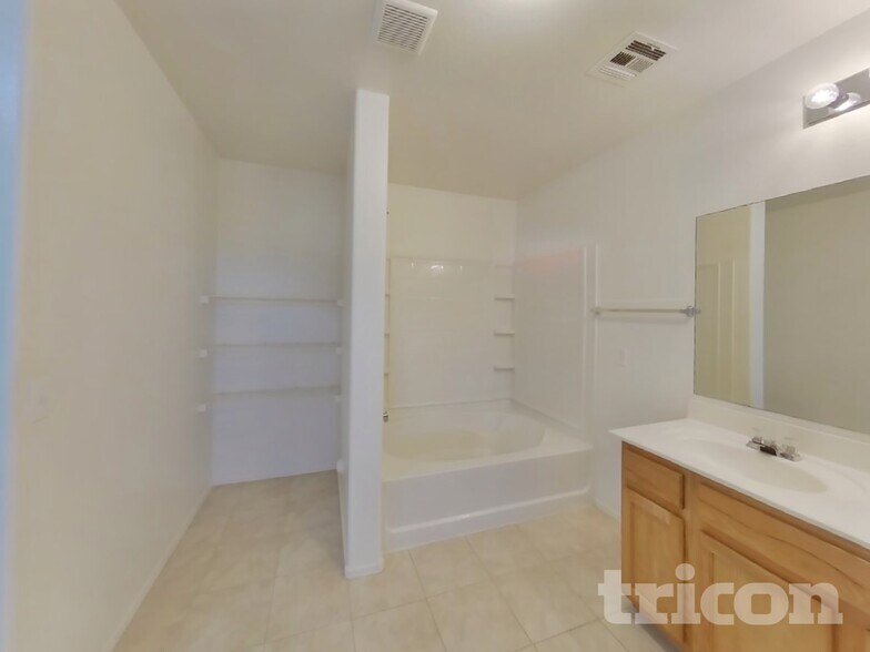 Building Photo - 5871 E Everhart Ln