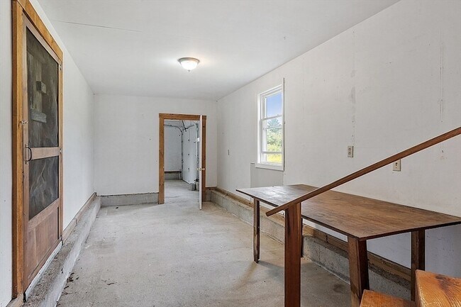 Building Photo - 370 Harwood Ave