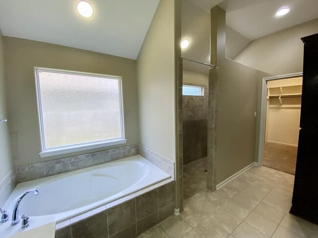 Building Photo - 113 Terravista Trl