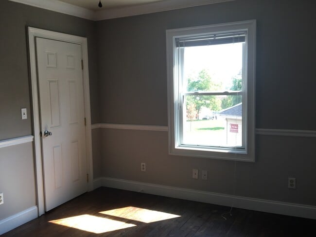 Building Photo - 234 N Summit St