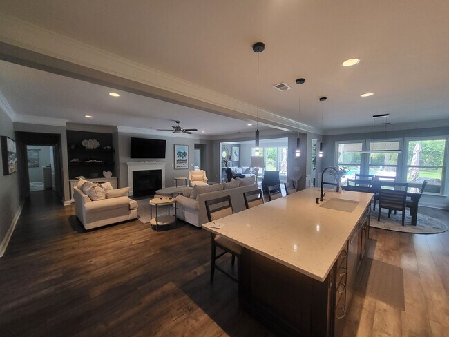 Building Photo - REDUCED!  5 bedroom/4 bath house in Berkshire Forest