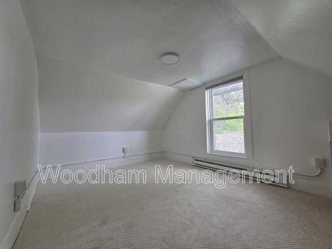 Building Photo - 521 N Rouse Ave