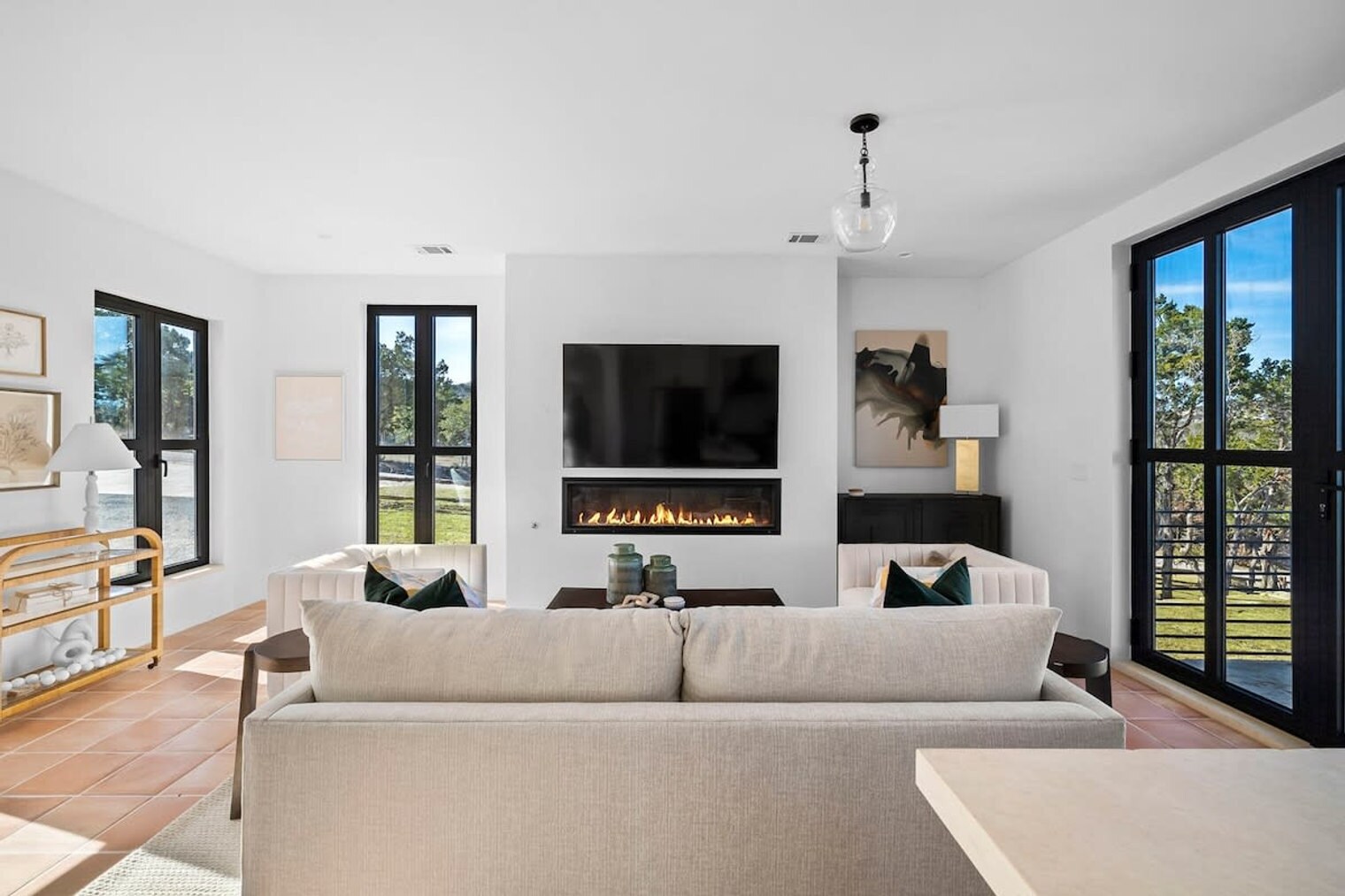 Building Photo - 2701 Bumble Bee Dr