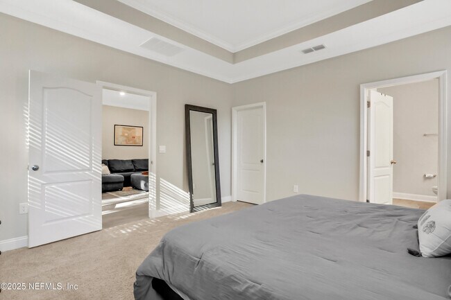 Building Photo - 404 Thistleton Wy