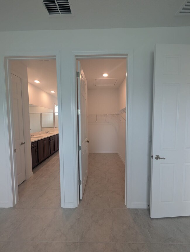 Building Photo - 7552 SW 56th Pl
