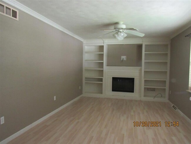 Building Photo - 10 Tanbark Dr