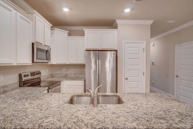 Building Photo - 310 S F St