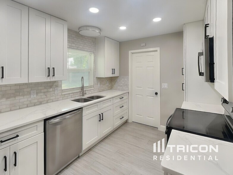 Building Photo - 2536 Eastbrook Blvd