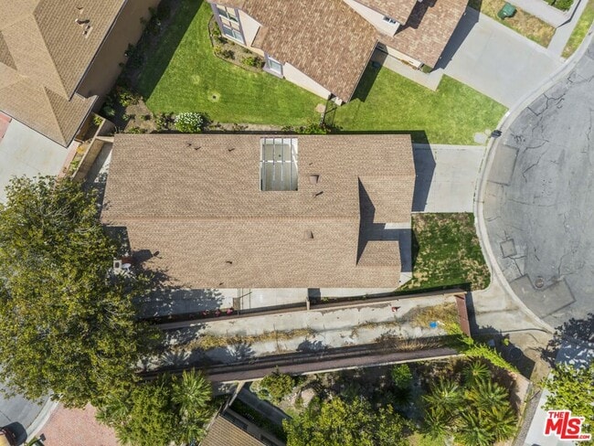 Building Photo - 13 Pepper Ct