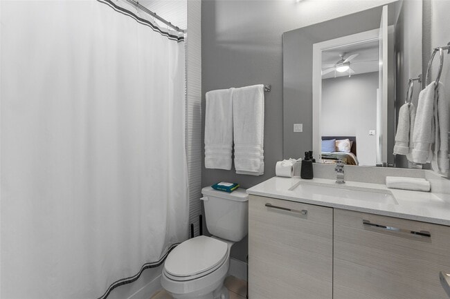 Building Photo - 2104 Dennis St