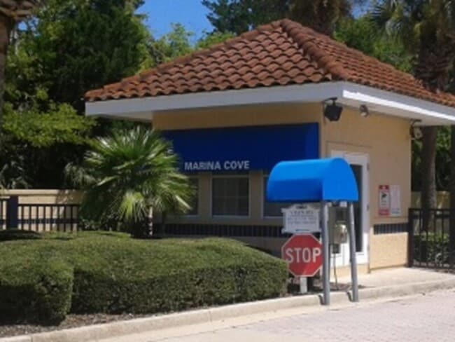 Building Photo - Renovated Intracoastal Front Condo Available Now!