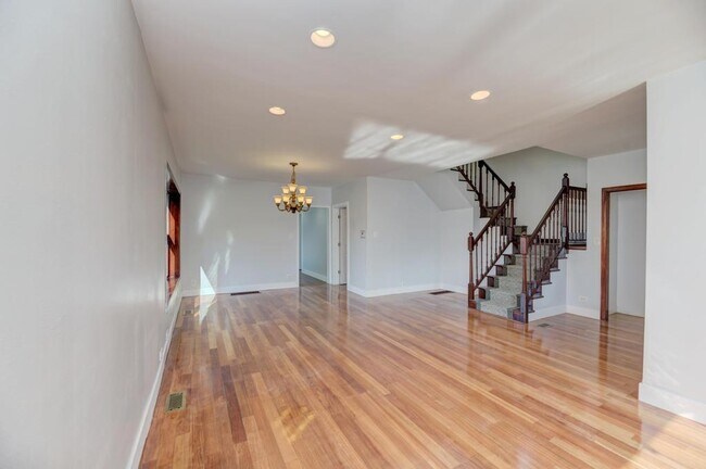 Building Photo - 1400 N 22nd Ave