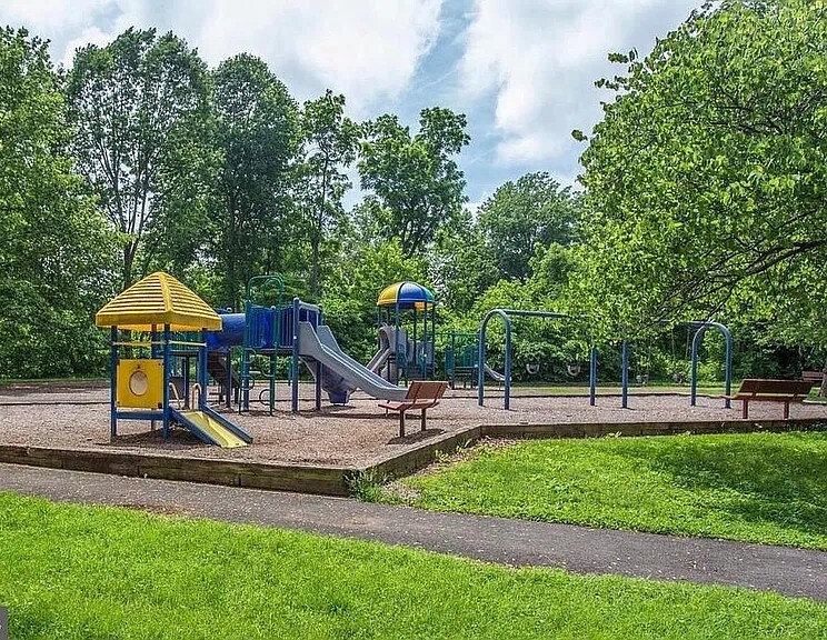 Building Photo - 3176 Summit Square Dr