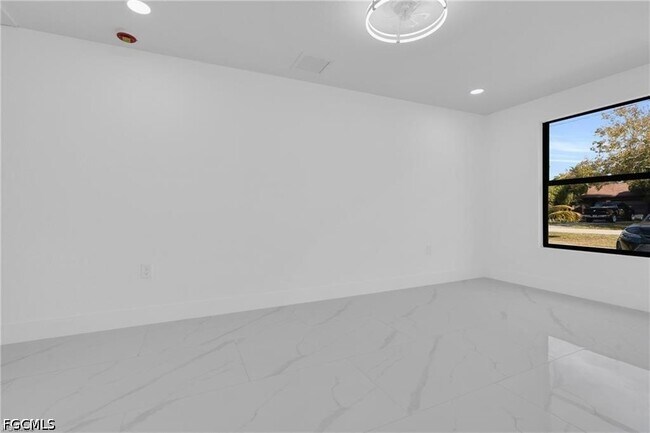 Building Photo - 356 New York Dr