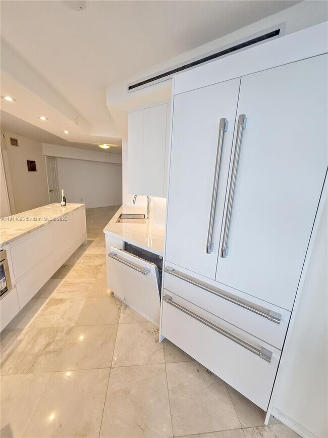 Building Photo - 6301 Collins Ave