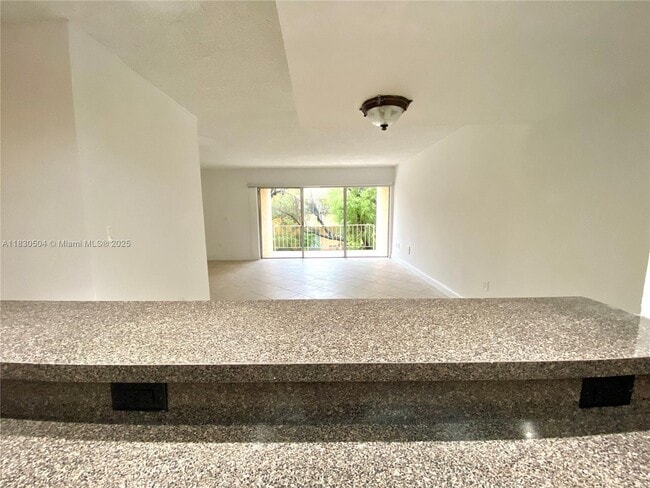 Building Photo - 9371 Fontainebleau Blvd