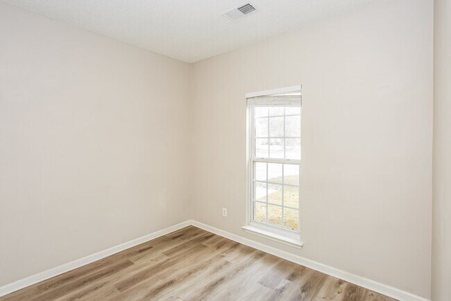 Building Photo - 11878 Meadhaven Dr