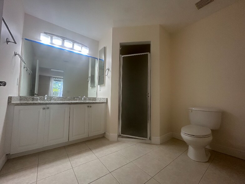 Building Photo - 3944 Pomodoro Cir