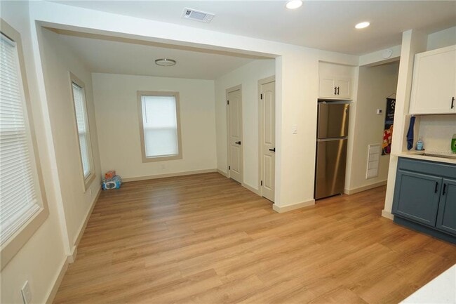 Building Photo - 535 14th Ave S