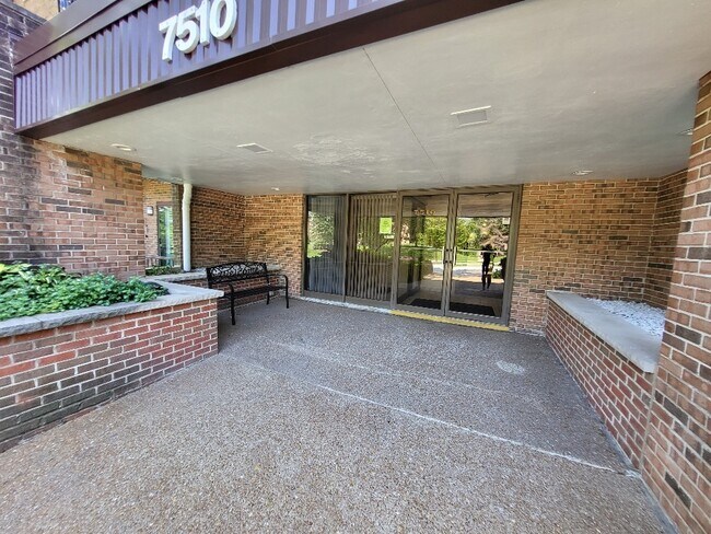 Building Photo - 7510 Farmingdale Dr