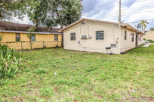 Building Photo - 6747 NW 5th Ct