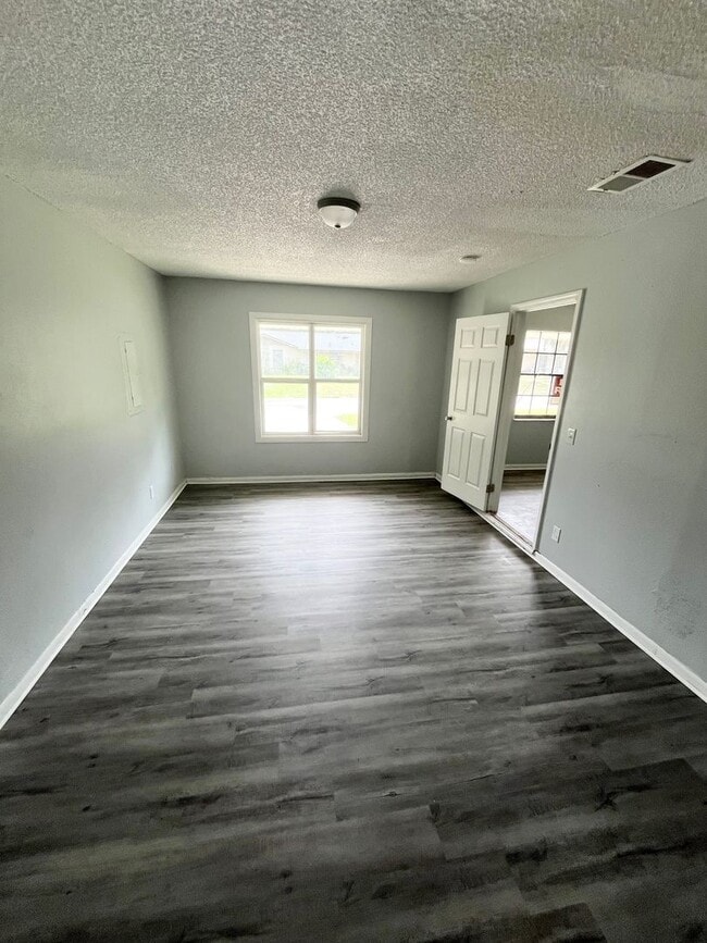 Building Photo - Beautiful 4BR/1.5BA Dade City Home NO APPL...