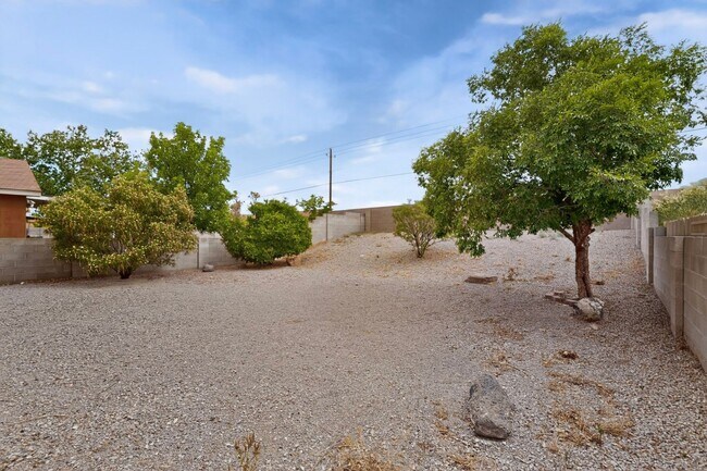 Building Photo - Spacious 5-Bedroom Home in Enchanted Hills – Rio Rancho
