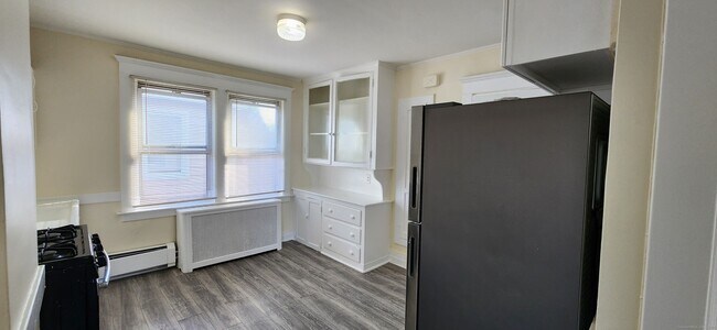 Building Photo - 120 Elm St