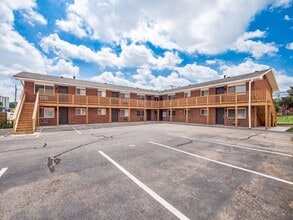 Building Photo - 593 Riverview Dr