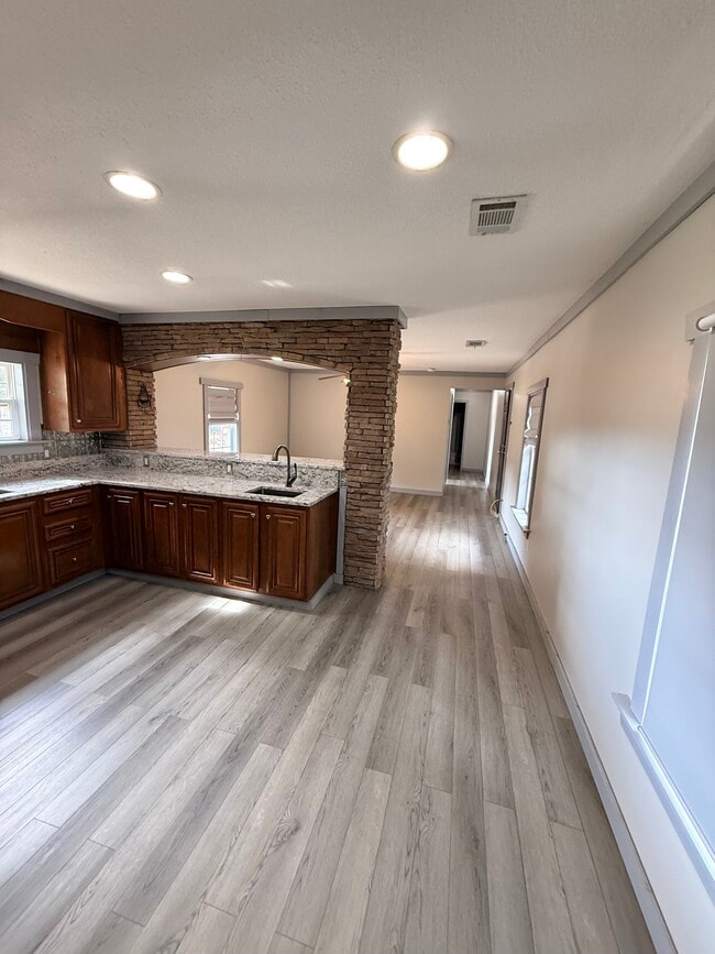 Building Photo - 11188 E Nickens Rd