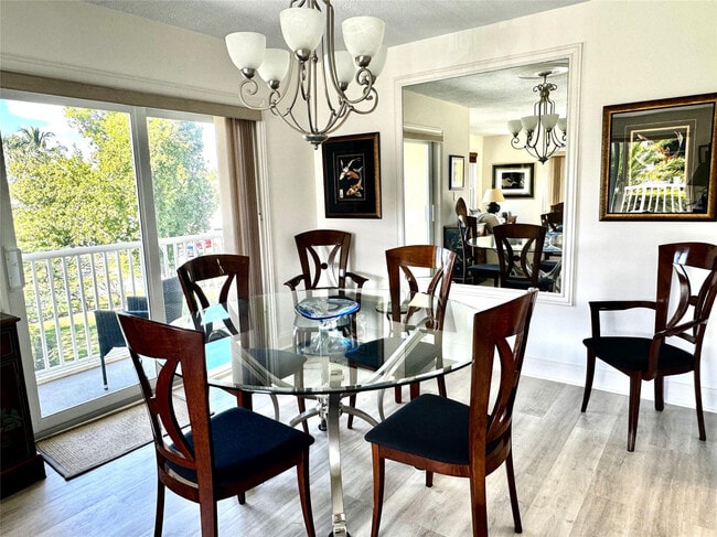 Building Photo - 951 De Soto Rd