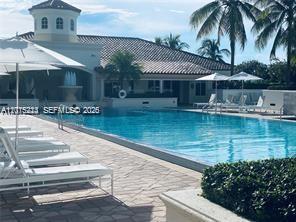 Building Photo - 20000 E Country Club Dr